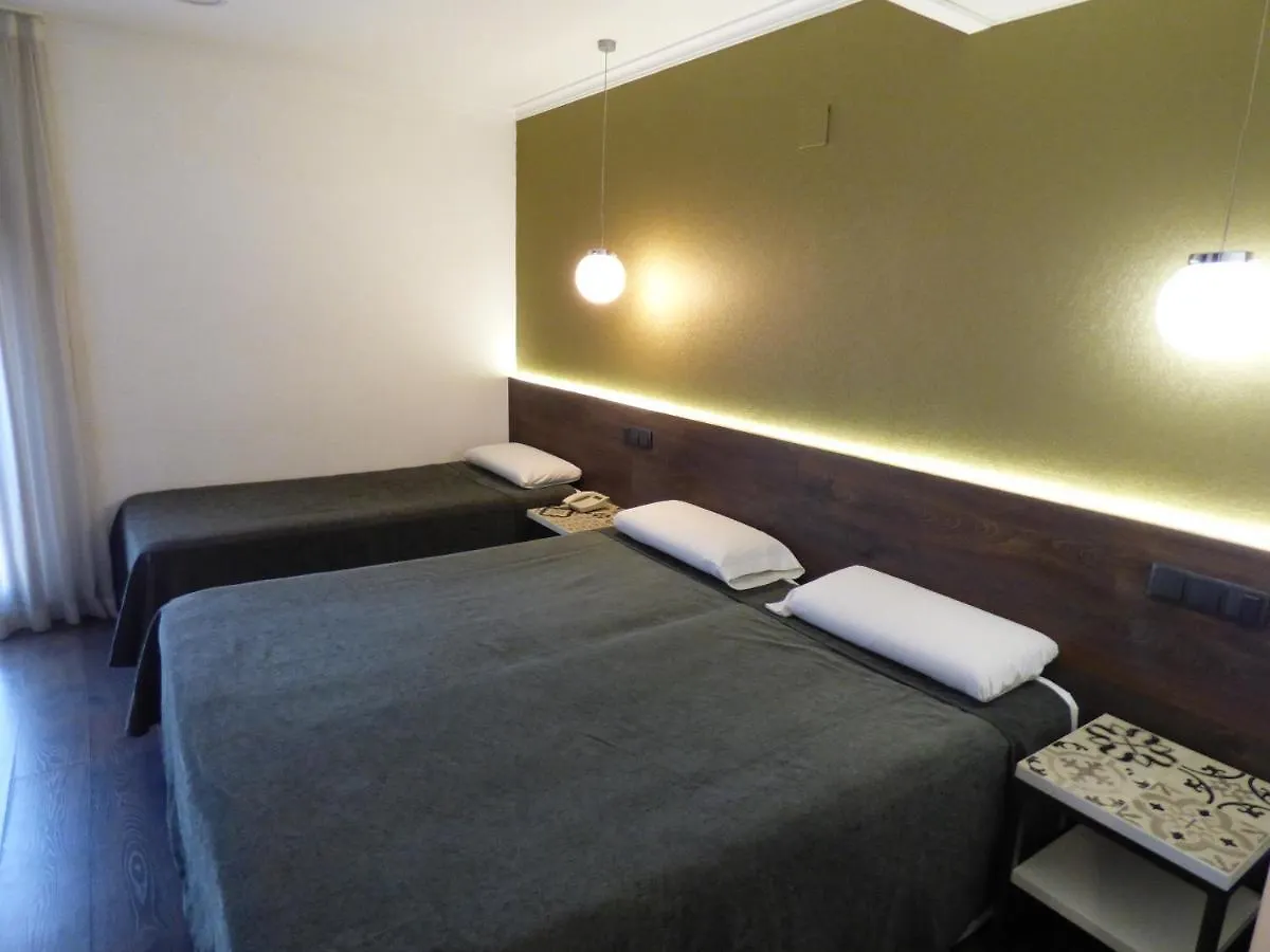 Moderno Hotel Barcelona 3*,