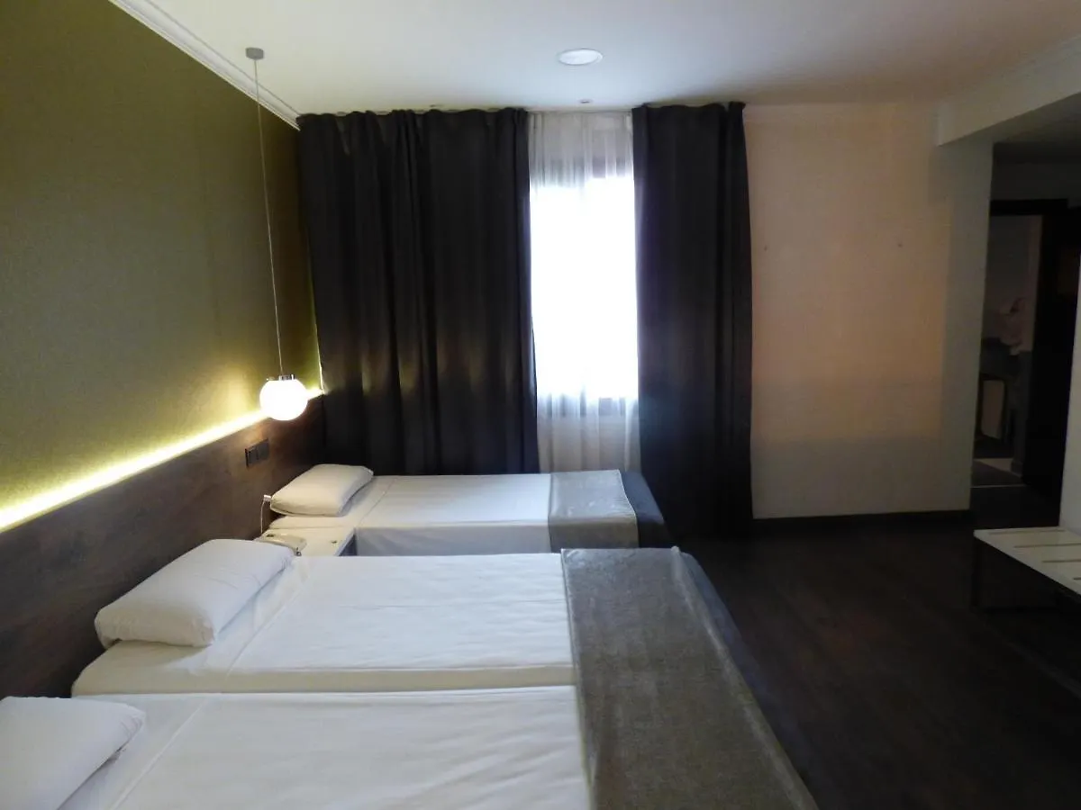 Moderno Hotel Barcelona 3*,