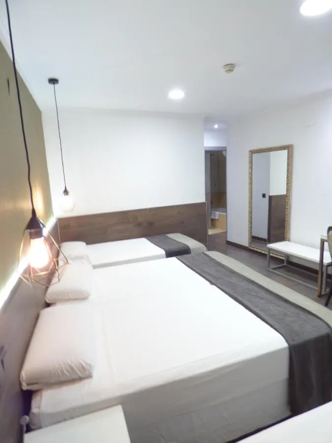 Moderno Otel Barselona