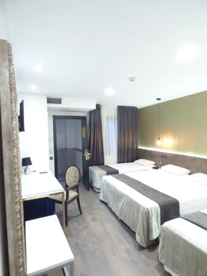 Moderno Otel Barselona
