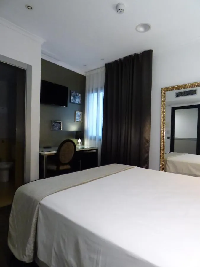 Moderno Otel Barselona 3*,