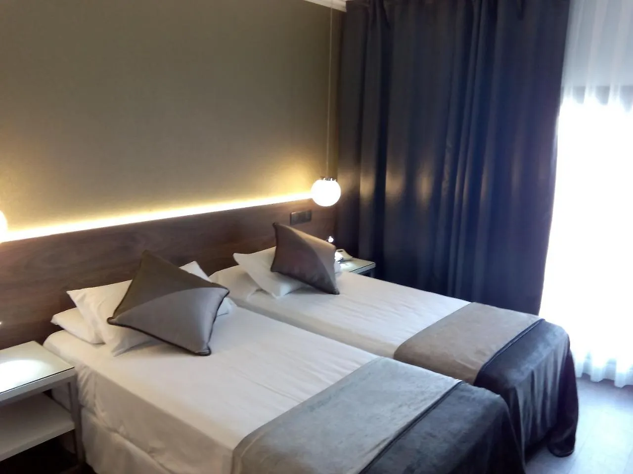 Moderno Otel Barselona